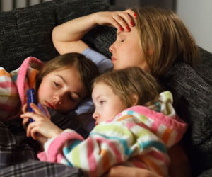 O mnie się nie martw 4 sezon odc. 10. Helenka (Maja Kwaśny), Oliwka (Oliwia Dąbrowska), Iga (Joanna Kulig)