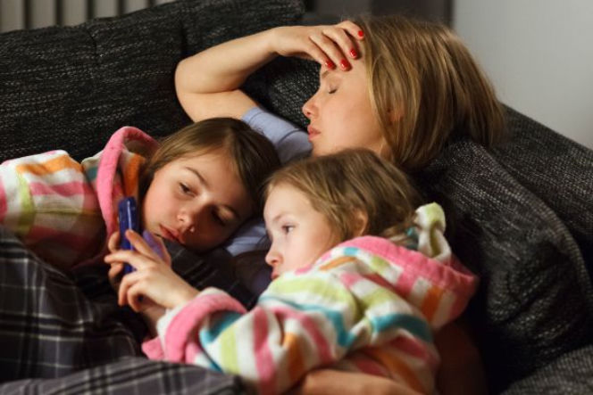 O mnie się nie martw 4 sezon odc. 10. Helenka (Maja Kwaśny), Oliwka (Oliwia Dąbrowska), Iga (Joanna Kulig)