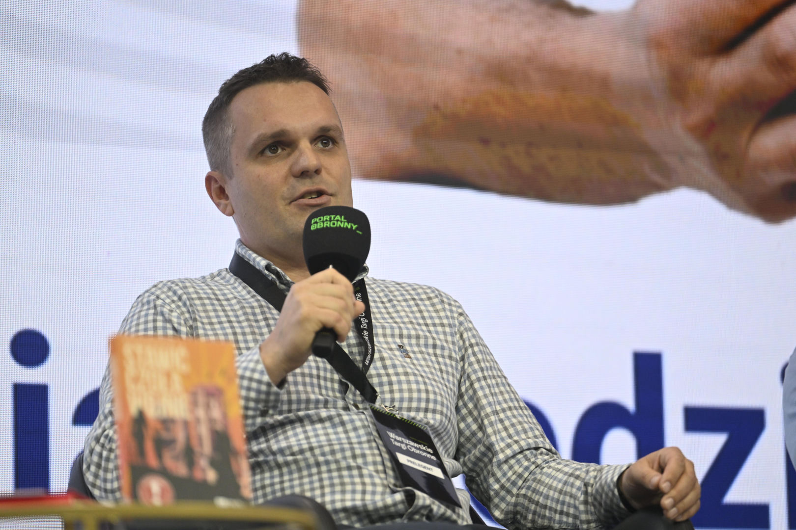Warszawskie Targi Obronne. Scena Biała. Stawić czoła wojnie. Zostać czy wyjechać – Debata WYDAWNICTWA NAUKOWEGO PWN o bezpieczeństwie obywateli