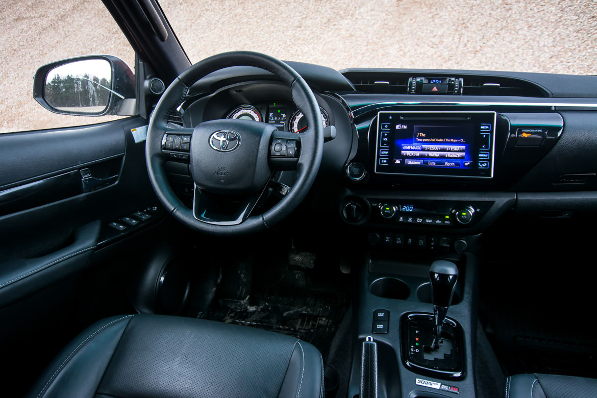 Toyota Hilux 2.4 D-4D 150 KM 4x4 AT6 Selection 50