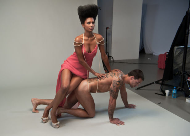 TOP MODEL 2, odc 5: Modelki pozują z CAŁKIEM NAGIM modelem. Natalia Piaskowska