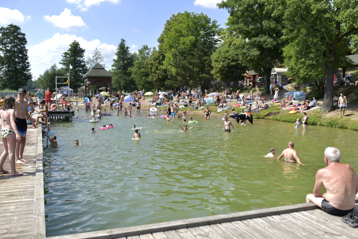 Plaża miejska nad jeziorem Czos w Mrągowie