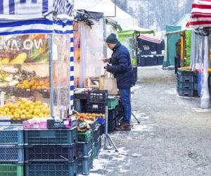 Senator Krzysztof Kwiatkowski na zakupach