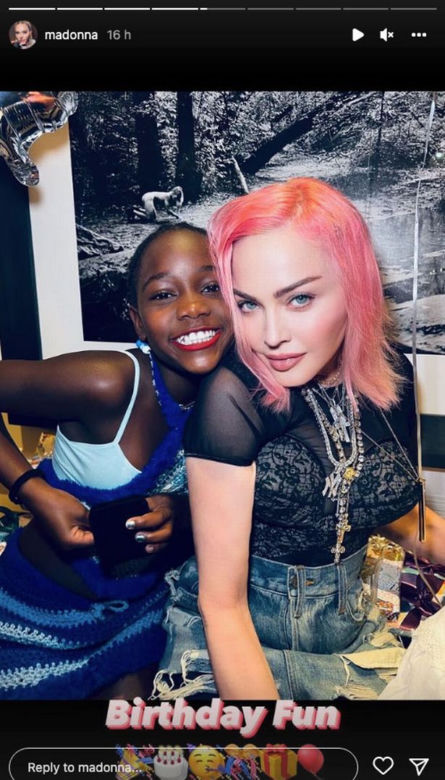  Madonna wije się wokół sedesu! "Czy ona upadła w łazience?"