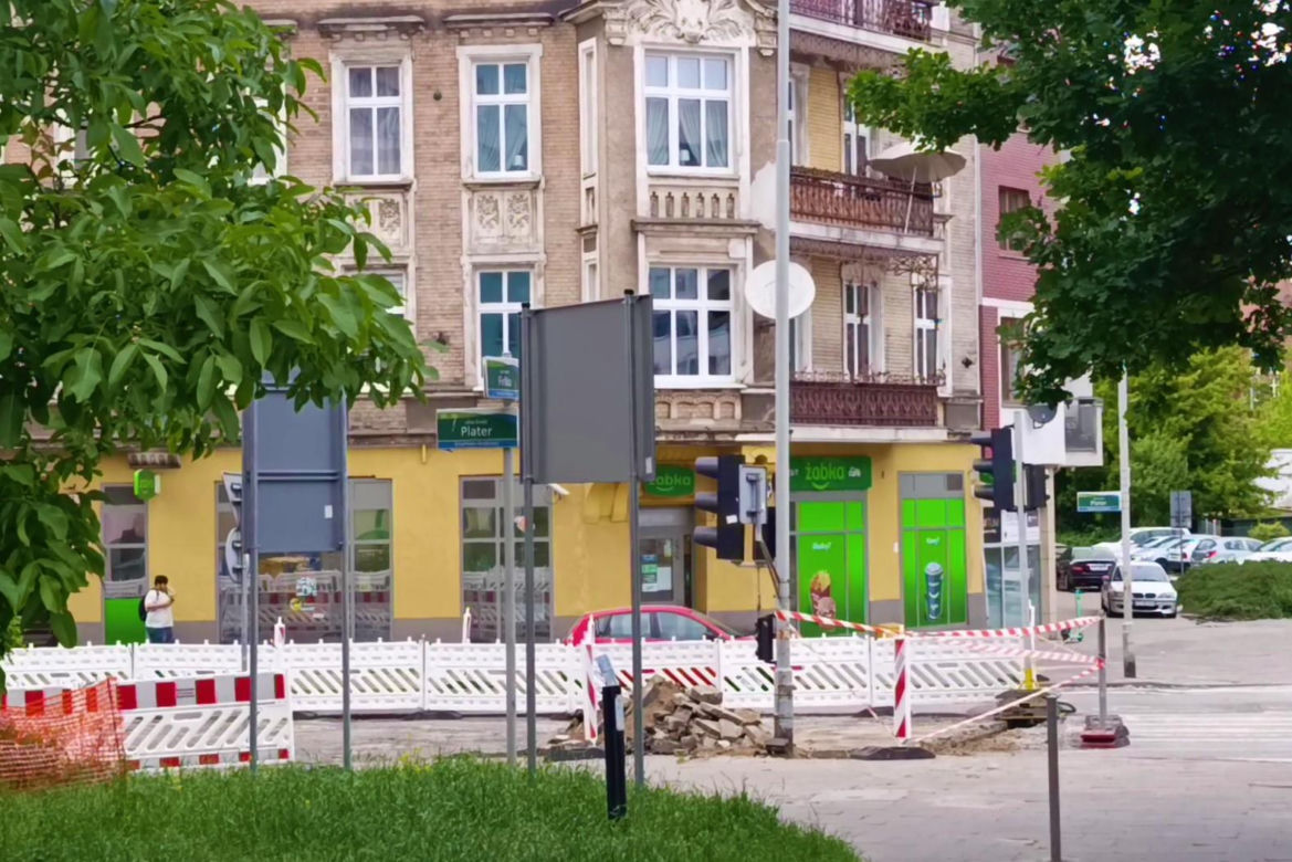 Przedwojenne torowisko tramwajowe na ul. Emilii Plater