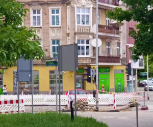 Przedwojenne torowisko tramwajowe na ul. Emilii Plater