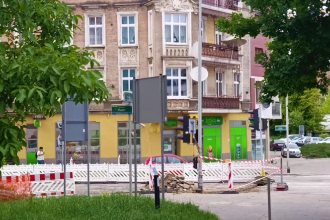 Przedwojenne torowisko tramwajowe na ul. Emilii Plater