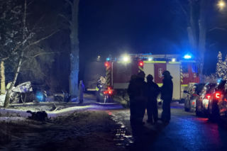 Uciekał seatem przed policją. Gonili go przez dwa powiaty. Zginął na drzewie