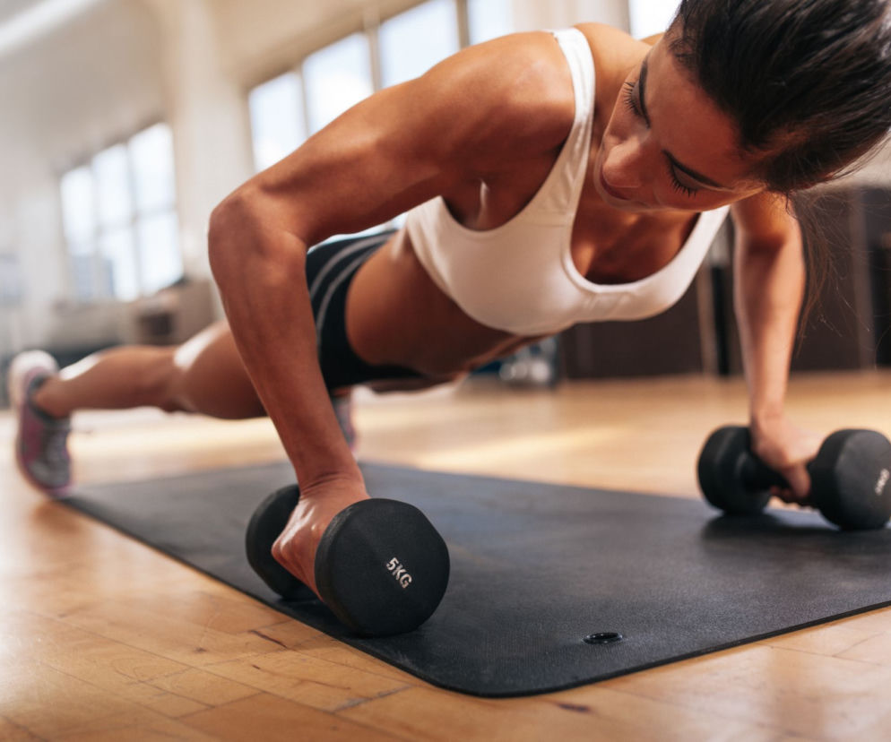 Crossfit: 10-minutowy trening z hantlami dla kobiet