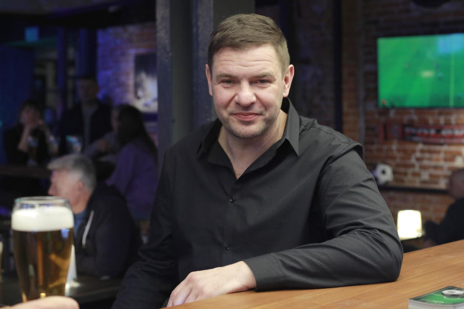 Tomasz Karolak na archiwalnych zdjęciach. Tak wyglądał na początku kariery