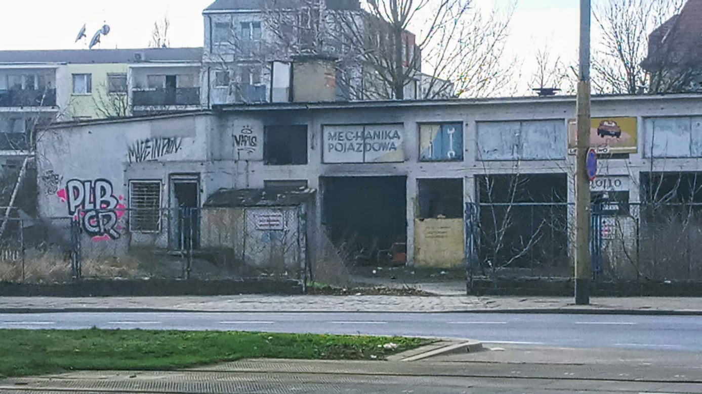 Niebezpieczny pustostan straszy w centrum Szczecina