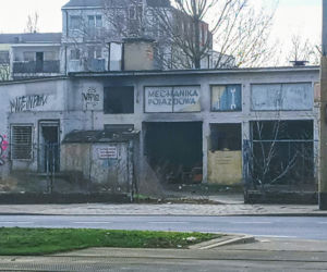 Niebezpieczny pustostan straszy w centrum Szczecina