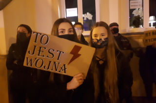 PIS traci swój BASTION? Podkarpackie miasteczka dołączają do STRAJKU KOBIET [WIDEO]
