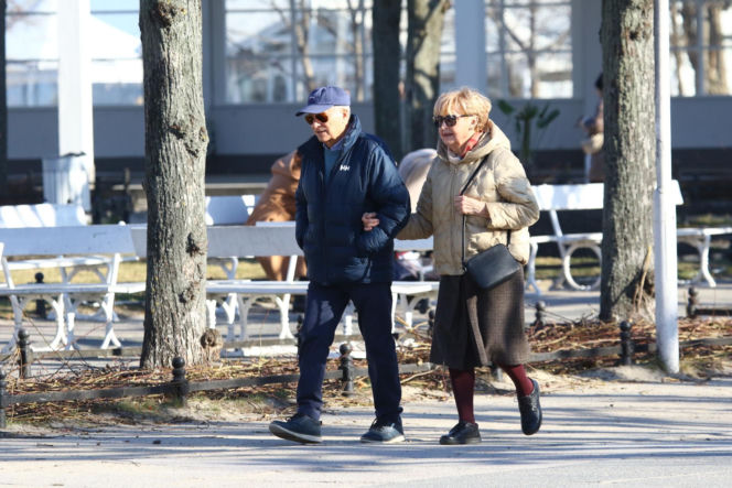 Stefan Friedmann z żoną na spacerze