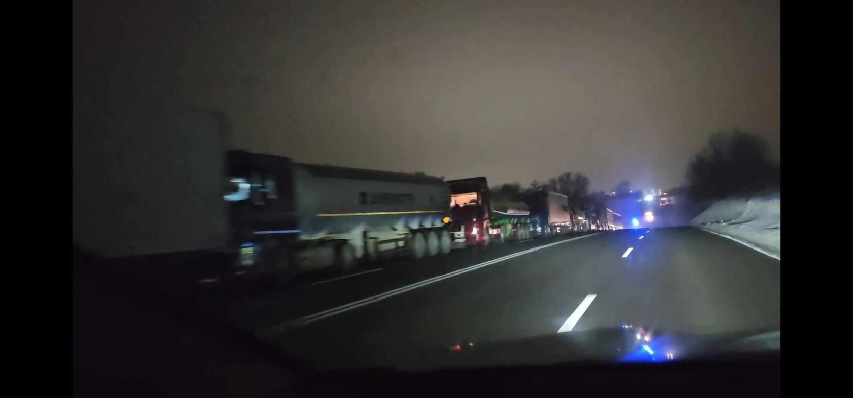 Kolejka torów czekających na odprawę sięga Głuchowa