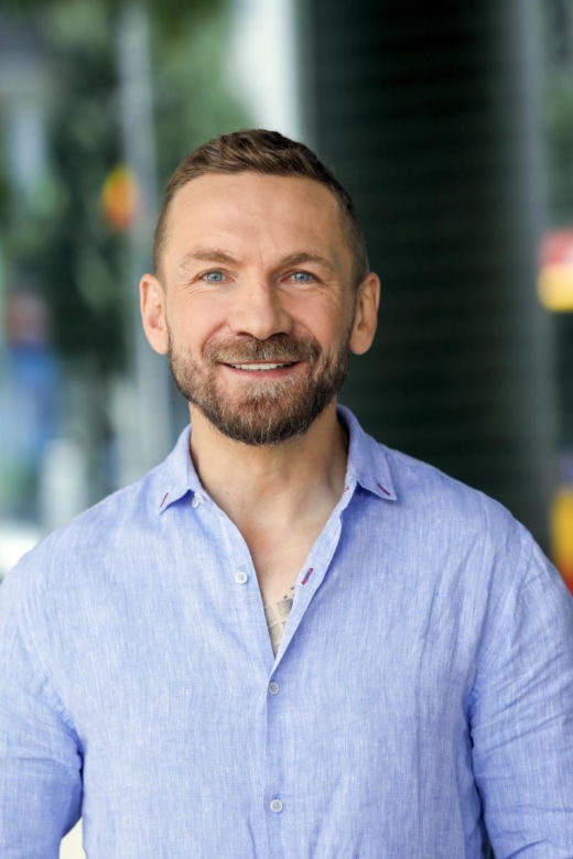 Przemysław Kossakowski zaskoczył fanów wyznaniem. Całkiem niedawno zniknął z show-biznesu