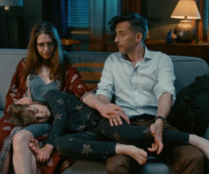 BrzydUla 2, odcinek 159. Marek (Filip Bobek), Ula (Julia Kamińska), Julka (Marysia Włodkowska)