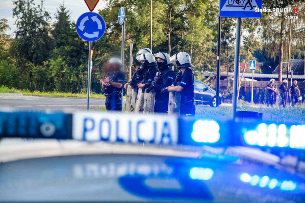Policyjne zabezpieczenia meczu w Zabrzu