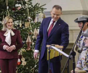 Nawrocki stał obok instrumentu i aż go kusiło! Nie mógł się powtrzymać. Nagranie krąży po sieci!