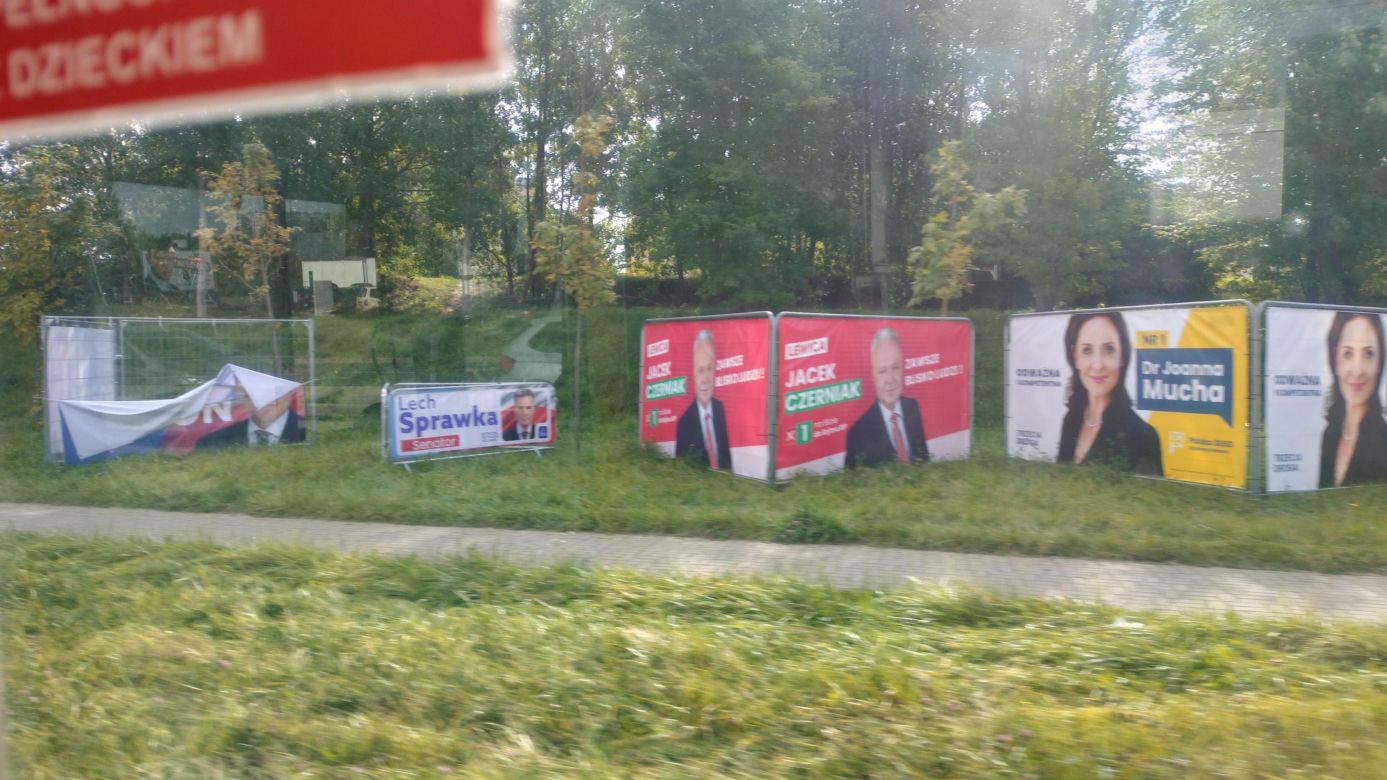 Wyborcze banery w Lublinie. Część jest już zniszczona [GALERIA]