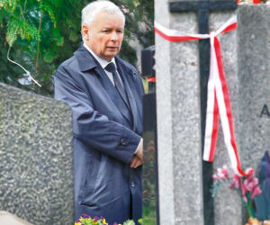 Wielka majówka polityków 2013: Kaczyński na cmentarzu