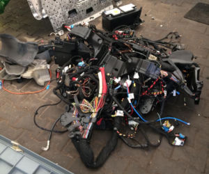 Auto było rozkręcone na części