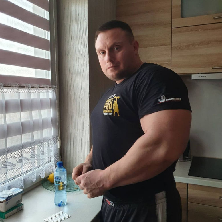 Krzysztof Radzikowski w domu