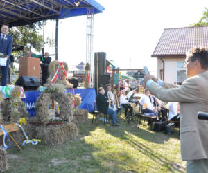 Sikorski wraca do polityki, na razie wiejskiej.