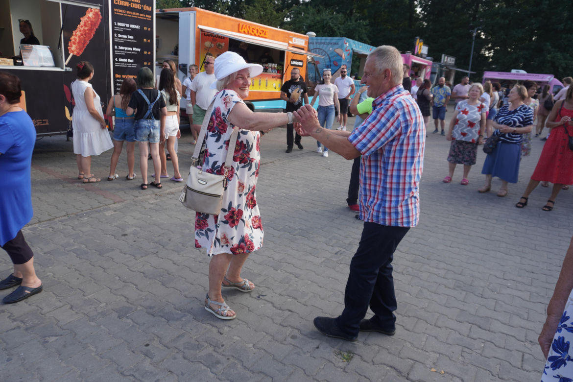 Dni Skarżyska-Kamiennej 2024. Potańcówka przed Miejskim Centrum Kultury