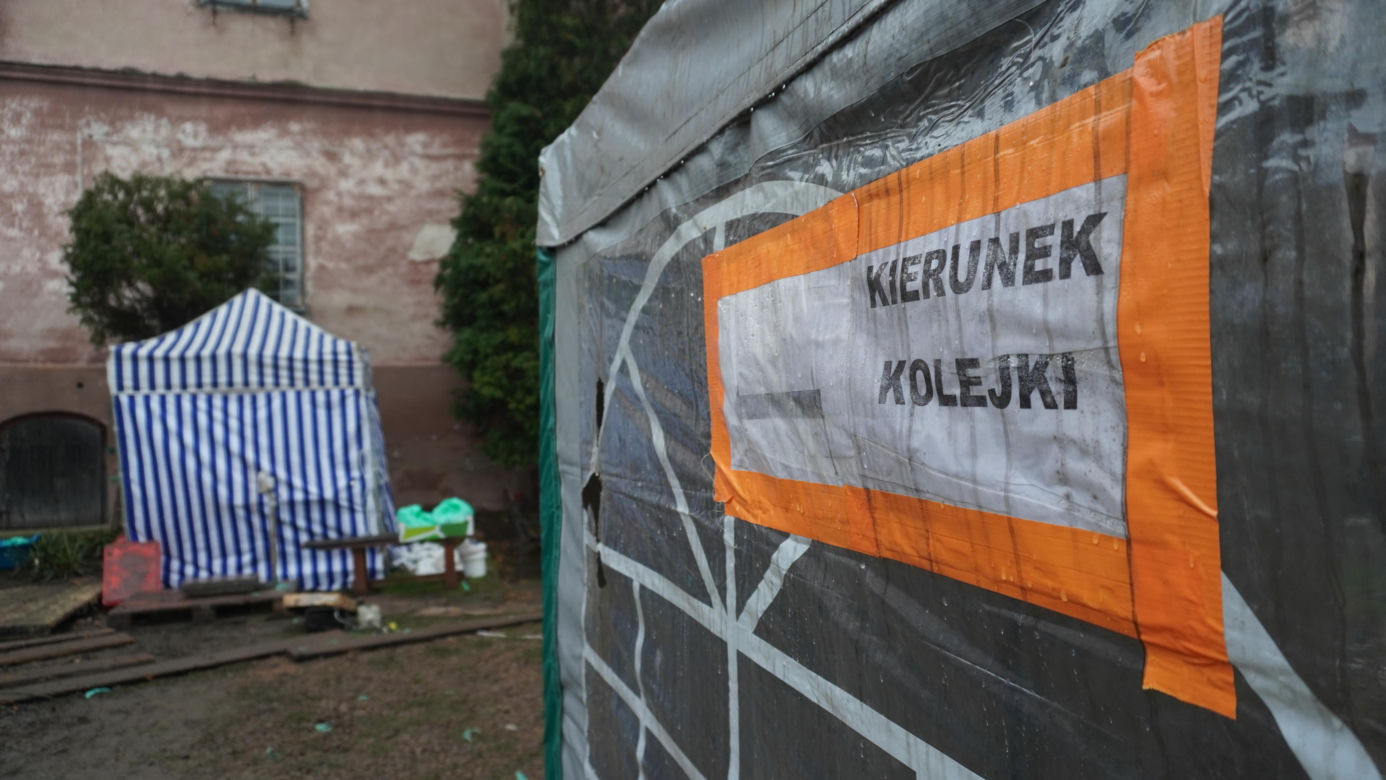 Benedyktynki sprzedają ekologiczne karpie w XIII-wiecznym klasztorze w Staniątkach. To już wielowiekowa tradycja 