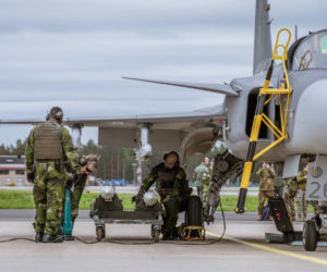Szwedzka obsługa samolotu Gripen