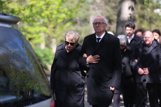 Polacy żegnają Łukasza Litewkę. Kondukt żałobny