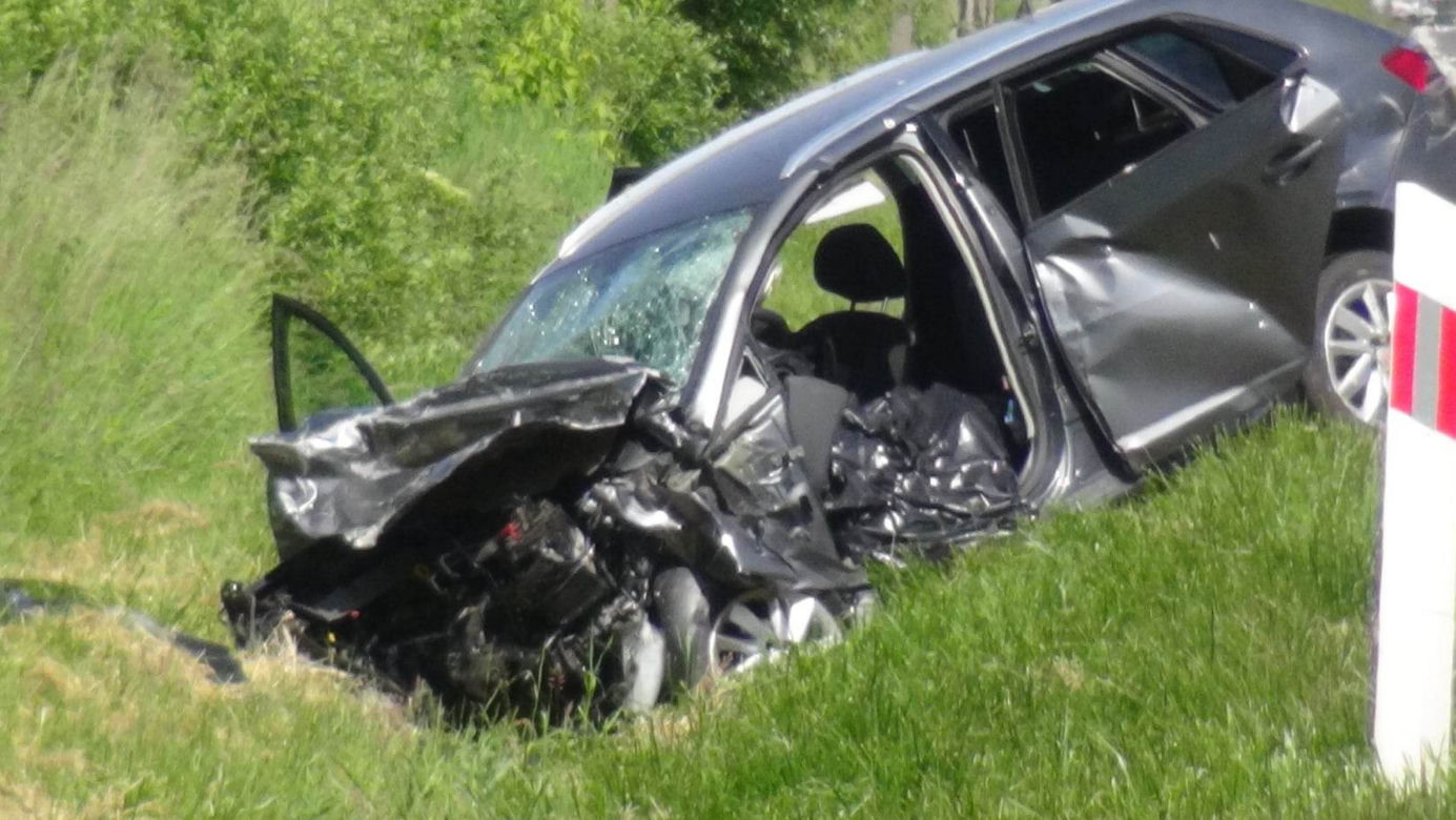 Śmiertelny wypadek pod Grodziskiem Mazowieckim. Jedna osoba zginęła, walczą o życie 12-letniego dziecka