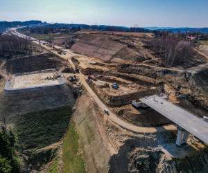 Najwyższa estakada w Polsce powstaje na S19 Babica Jawornik. Na plac budowy prowadzą serpentyny