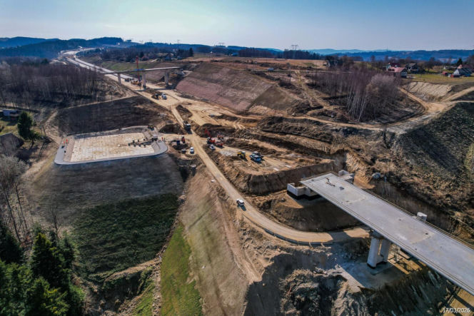 Najwyższa estakada w Polsce powstaje na S19 Babica Jawornik. Na plac budowy prowadzą serpentyny