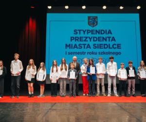 Najzdolniejsi uczniowie odebrali stypendia Prezydenta Miasta Siedlce