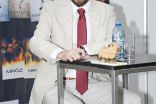 Tyle zarabiają polscy pisarze. Lider od lat ten sam