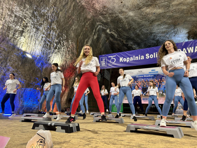 Trening fitness na stepie 600 metrów pod ziemią. Poznanianki zawalczyły o rekord Guinnessa