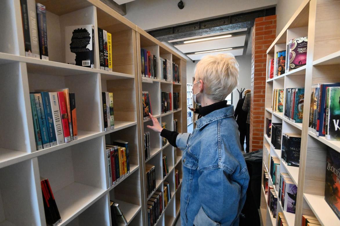  Filia nr 7 Miejskiej Biblioteki Publicznej na placu Matki Teresy w Szczecinie, 9 bm. Biblioteka powstała w XIX-wiecznym odrestaurowanym budynku przy pl. Matki Teresy z Kalkuty