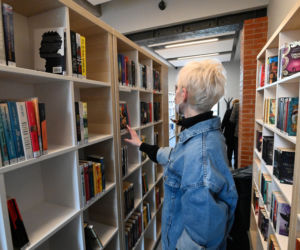  Filia nr 7 Miejskiej Biblioteki Publicznej na placu Matki Teresy w Szczecinie, 9 bm. Biblioteka powstała w XIX-wiecznym odrestaurowanym budynku przy pl. Matki Teresy z Kalkuty