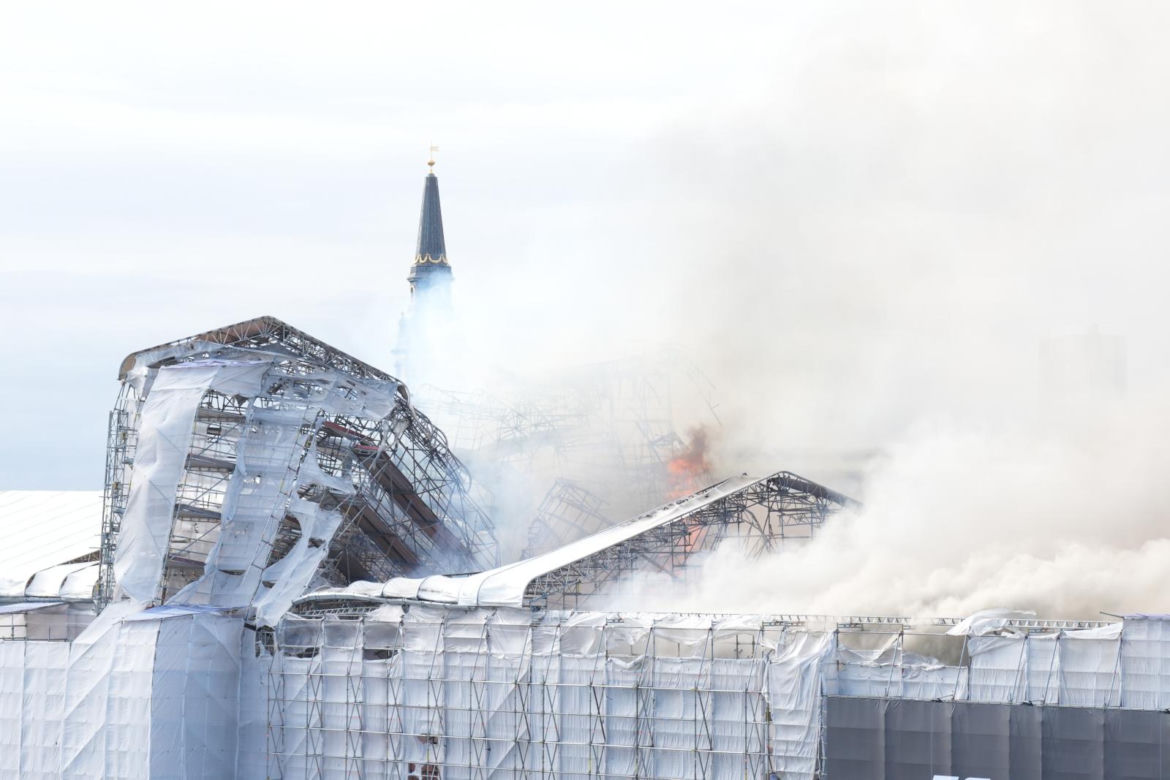 Przerażający pożar zabytkowego gmachu w stolicy Dani. „To jest nasza katedra Notre Dame”