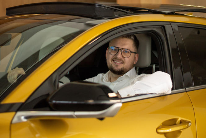 DELIK – DEALER ROKU 2025 POLECA – NAJNOWSZA KIA K4!