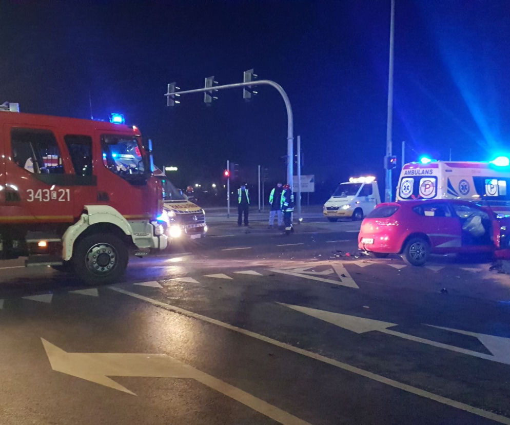 Karambol w Toruniu! Zderzyły się dwa samochody osobowe