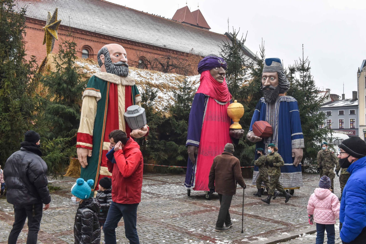 Orszak Trzech Króli w Toruniu. Wyjątkowy 6 stycznia 2021 roku w czasach pandemii koronawirusa