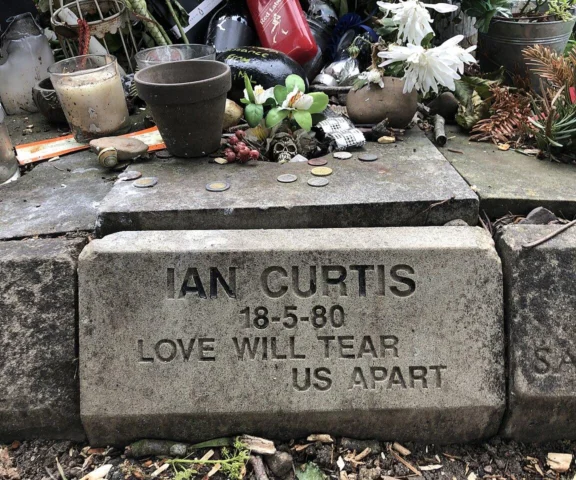 Mroczne proroctwo Iana Curtisa. Stworzył hymn Joy Division, zanim przeczytał książkę J.G. Ballarda