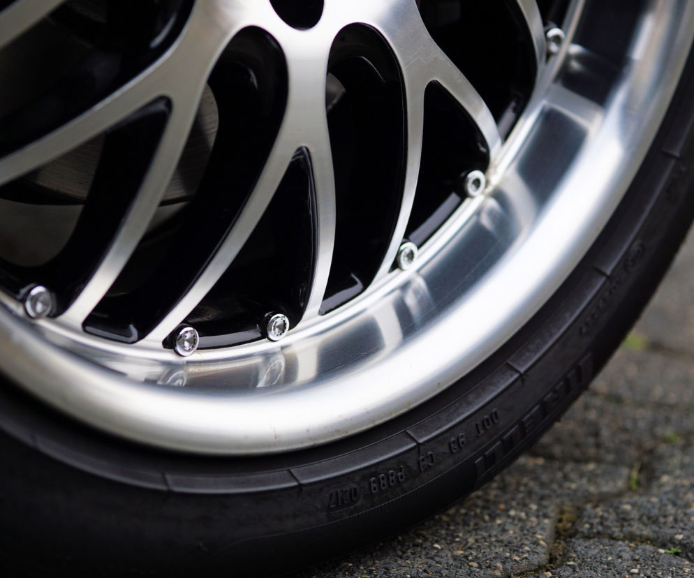 Wyjeżdżał z parkingu przed sklepem, nagle poczuł uderzenie