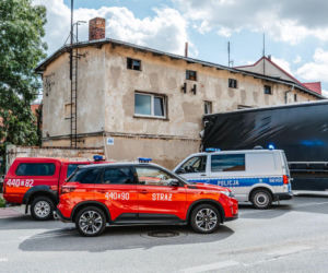 Dramat na Dolnym Śląsku! Ciężarówka wbiła się w budynek mieszkalny. Trwa akcja ratunkowa