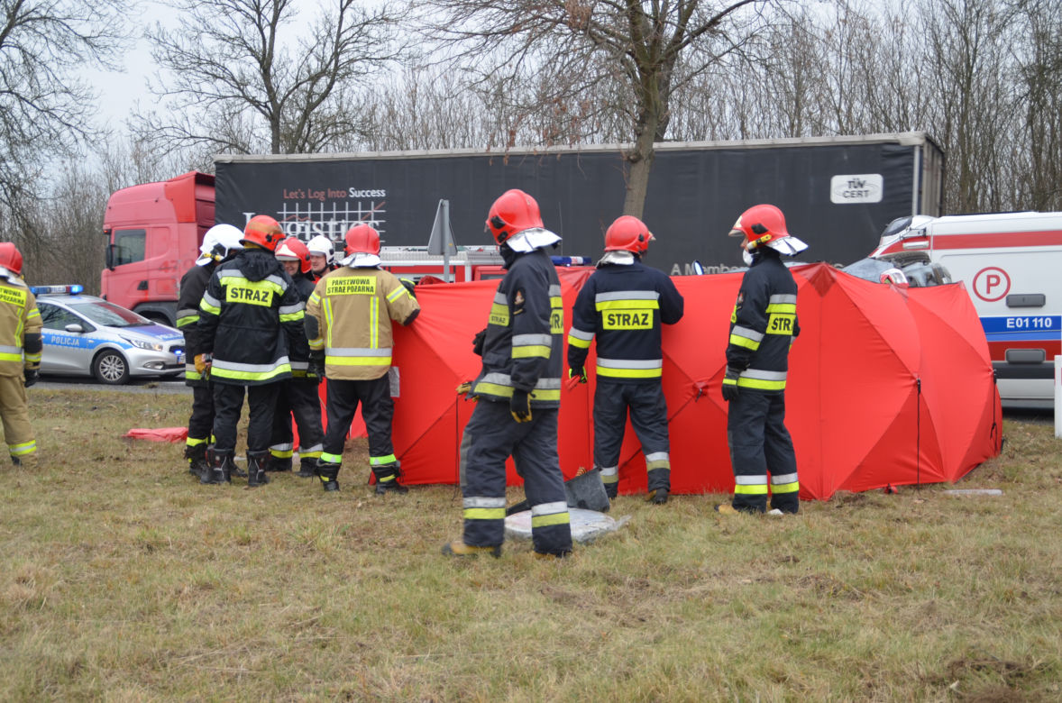 Śmiertelny wypadek na dk 74. Nie żyje kobieta