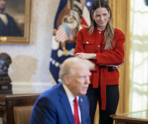 Trump obsypuje młode asystentki pieniędzmi! Na Święta