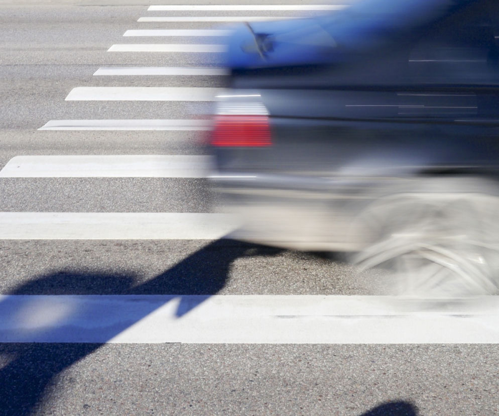 MAKABRYCZNY wypadek pod Zamościem. Kierowca potrącił pieszego. 64-latek NIE ŻYJE